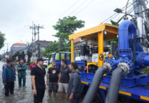 Tim Dinas PUPR Badung Masih Berjibaku Atasi Genangan di Kawasan Pariwisata