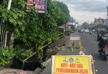 Trotoar Jalan Raya Padang Luwih Dalung Jebol, Dinas PUPR Badung Lakukan Asesmen