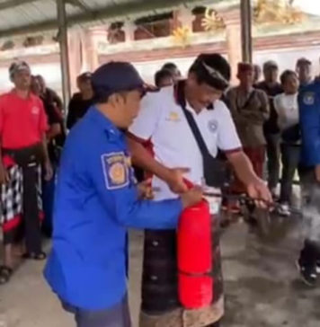 Antisipasi Kebakaran di Kawasan Suci, Satpol PP dan Damkar Gianyar Gembleng Ratusan Pacalang