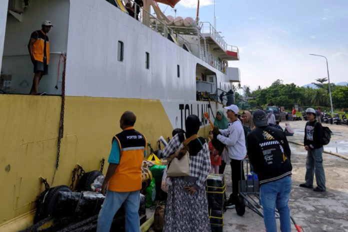 Awal Arus Mudik, Pelabuhan Celukan Bawang Mulai Dipadati Penumpang Tujuan Sapeken 1