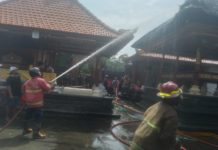 Bale Piasan Pura Dalem Dlodtukad Batubulan Terbakar