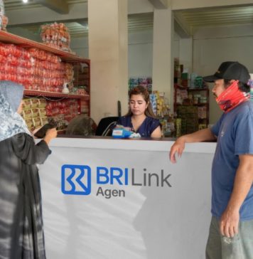 BRILink Agen “Rieche Endah” Bantu Permudah Transaksi Perbankan Warga hingga Ciptakan Peluang Usaha di Sumbawa