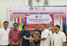 Giri Prasta Serahkan Formulir Pendaftaran Balon Ketum KONI Bali 2026-2030