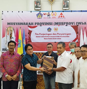 Giri Prasta Serahkan Formulir Pendaftaran Balon Ketum KONI Bali 2026-2030