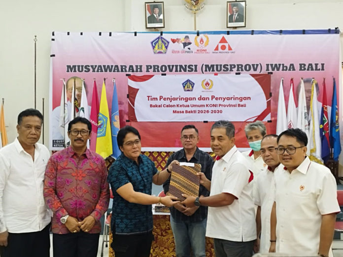 Giri Prasta Serahkan Formulir Pendaftaran Balon Ketum KONI Bali 2026 2030 1
