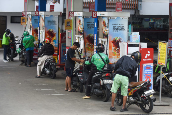 Harga Minyak Dunia Tembus 118 Dolar AS, Pemerintah Pastikan Pertalite Tak Naik Jelang Hari Raya 1