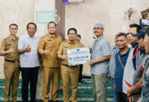 Jelang Hari Raya Idul Fitri, Bupati dan Wabup Badung Serahkan Bantuan Rp2 Juta per KK untuk Umat Islam