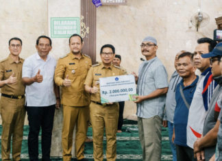 Jelang Hari Raya Idul Fitri, Bupati dan Wabup Badung Serahkan Bantuan Rp2 Juta per KK untuk Umat Islam