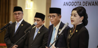 Ketua DK dan ADK OJK Ucapkan Sumpah Jabatan