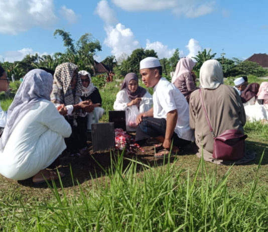Lebaran di Loloan Timur Diwarnai Tradisi Nyekar hingga Silaturahmi