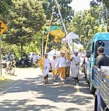 Melasti Nyepi di Tengah Kemacetan Mudik Lebaran, Ratusan Pecalang dan Personel Polsek Melaya Lakukan Pengamanan