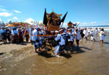 Melasti, Pantai dan Mata Air di Badung Dipadati Umat Hindu