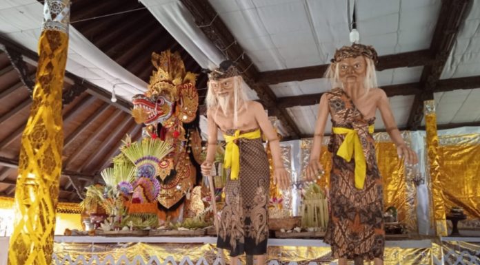 Palebon Ida Bhagawan Blibar Gunakan Sarana Naga Banda