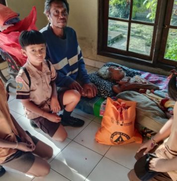 Perkuat Nilai Kepedulian Sosial, Pramuka Badung Turun Ke Masyarakat Salurkan 100 Paket Sembako dalam Karya Bakti 2026