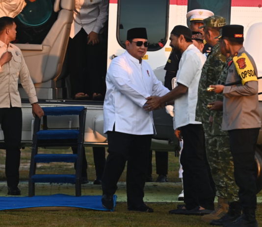 Presiden Prabowo Tunaikan Salat Idulfitri di Masjid Darussalam Aceh Tamiang