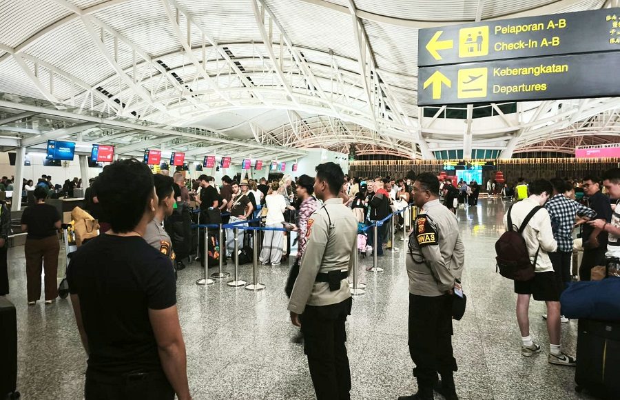 Ribuan Penumpang Gagal Terbang Dampak Wilayah Udara Tutup, Pengamanan Bandara Ngurah Rai Ditingkatkan
