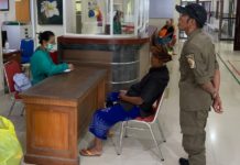 Satpol PP Gianyar Amankan Lansia ODGJ di Tampaksiring