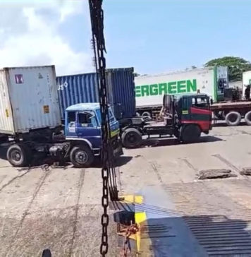 Sopir Truk Protes Kebijakan Penyeberangan di Gilimanuk, Aksi Blokade Dermaga Sempat Terjadi