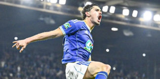 Penyerang Strasbourg Joaquin Panichelli melompat merayakan keberhasilannya mencetak gol ke gawang Reims pada pertandingan perempat final Piala Prancis di Stadion de la Meinau, Strasbourg, Selasa (3/3) waktu setempat. (x.com/RCSA_English)