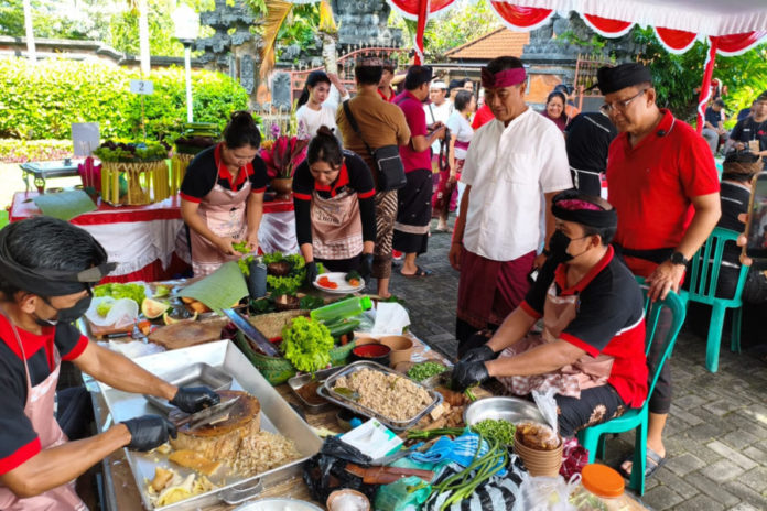 Sukasada Juara Lomba Ngelawar HUT Kota Singaraja Dengan Inovasi Lawar Belimbing 1