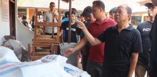 Tinjau Korban Banjir, Gubernur Koster Salurkan Rp 1,26 Miliar