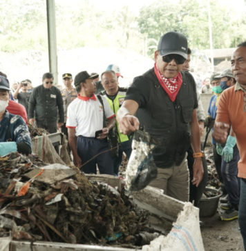 Touring Akhir Pekan, Bupati Gus Par Tinjau TPA Linggasana dan Salurkan Bansos untuk Warga Kurang Mampu