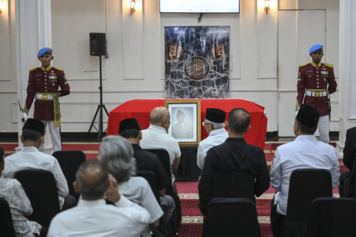 Try Sutrisno Wafat, Dimakamkan Di TMP Kalibata 1