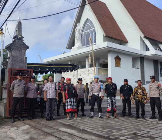 Polsek Gianyar Amankan Ibadah Minggu Paskah, 1.000 Jemaat Larut dalam Khidmat