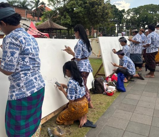 Angkat Tema Cagar Budaya, 200 Pelajar Ikuti Melukis Spontan di Pekan Budaya Gianyar