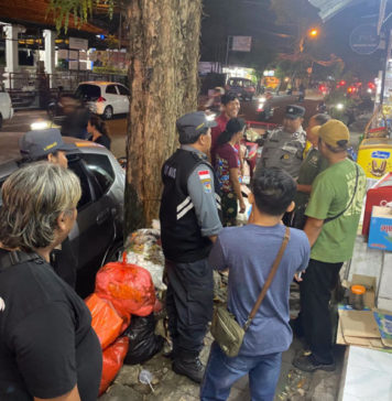 Bhabinkamtibmas Polresta Denpasar Sambangi Warga, Imbau Pilah Sampah dari Sumber