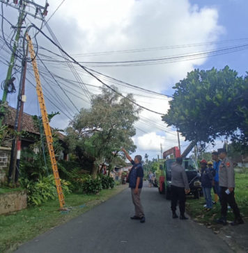 Buruh Tersengat Listrik di Tembuku