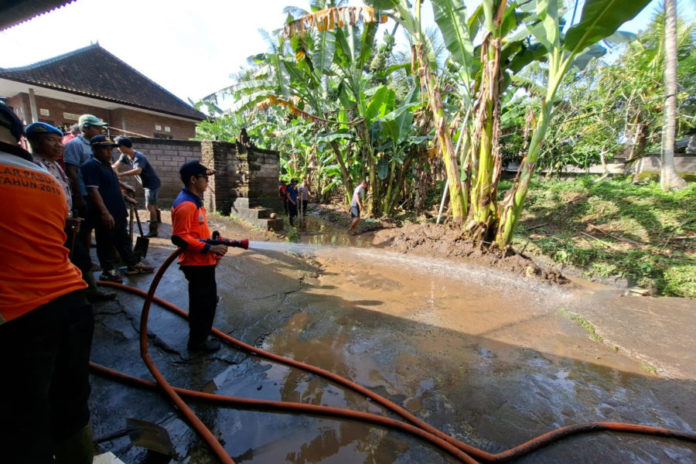 Cuaca Ekstrem Picu Banjir, Longsor, Dan Pohon Tumbang Di Jembrana 1
