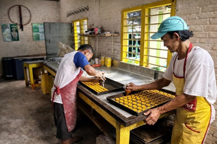 Dari Dapur Sederhana, Perempuan Tangguh Ini Sukses Kembangkan Usaha Kue Berkat Dukungan BRI 1
