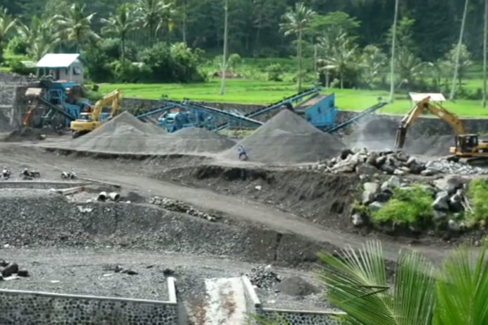 Harga Pasir Naik, Sopir Truk Parkir Kendaraan Karena Pembatalan Order 1