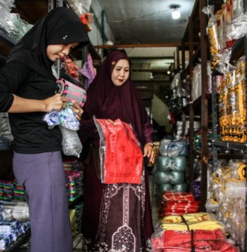 Kenaikan Harga Plastik Imbas Gangguan Distribusi Nafta, UMKM Masih Tahan Harga Jual Produknya