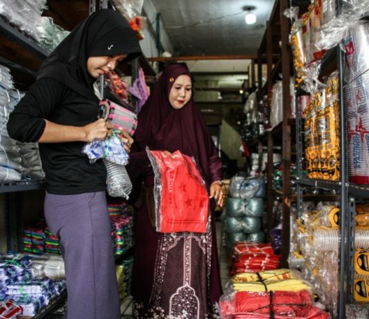 Kenaikan Harga Plastik Imbas Gangguan Distribusi Nafta, UMKM Masih Tahan Harga Jual Produknya