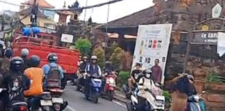 Mabuk, Sopir Truk Ugal-ugalan di Sidakarya