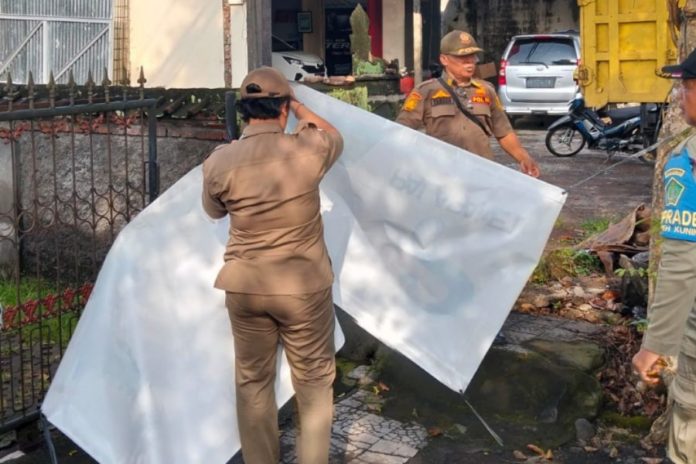 Pascaarus Balik, Satpol PP Jembrana Tertibkan Puluhan Reklame Melanggar 1