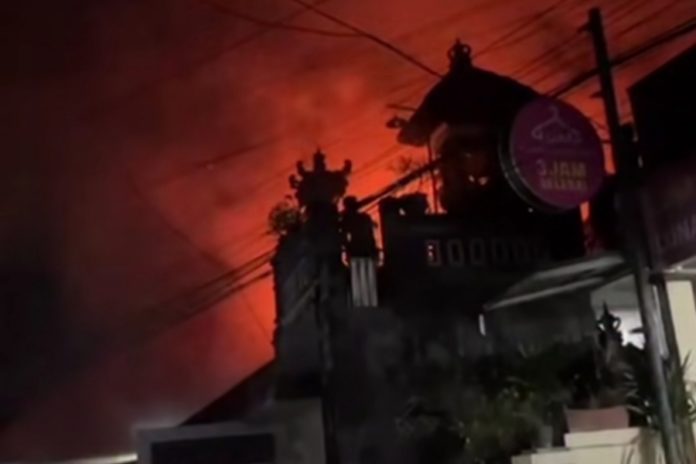 Rumah Kontrakan Terbakar Di Panjer, Kerugian Ratusan Juta 1