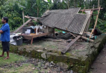 Rumah Warga Pergung Roboh Diterjang Angin Kencang