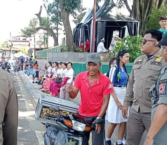 Satpol PP Gianyar Larang PKL Berjualan di Trotoar Selama GSC dan Pekan Budaya