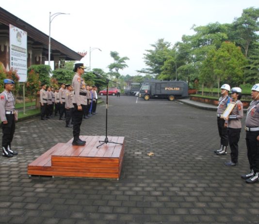 5 Berita Terpopuler: Dari Personel Polres Jembrana Diberhentikan hingga Minim Kasus Kejahatan Lingkungan Terungkap