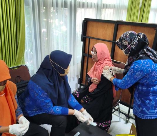 Sebelum Berangkat, Calon Jemaah Haji Buleleng Divaksin