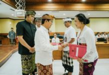 Serahkan SK 25 Kepala Sekolah, Bupati Adi Arnawa Tekankan Integritas dan Peningkatan Mutu Pendidikan