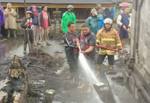 Tersambar Petir, Tiga Palinggih Terbakar di Desa Abang Songan