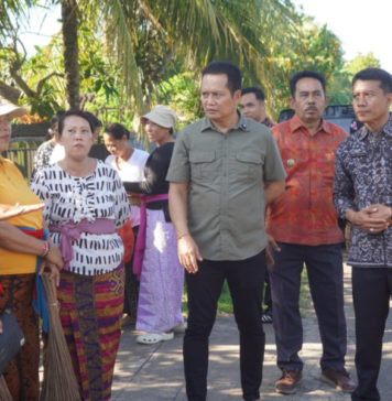 Tinjau Jalan Rusak di Baluk, Bupati Pastikan Segera Diaspal Hotmix