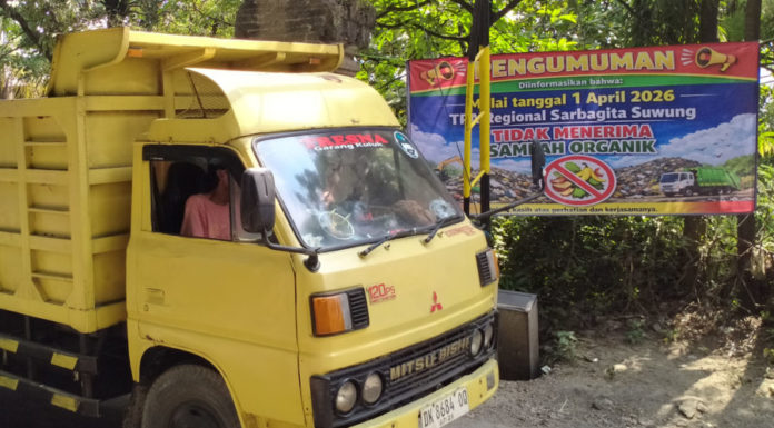 Warga Videokan Truk Sampah Masuk TPA Suwung pada Malam Hari, Ini Penjelasan Kadis KLH