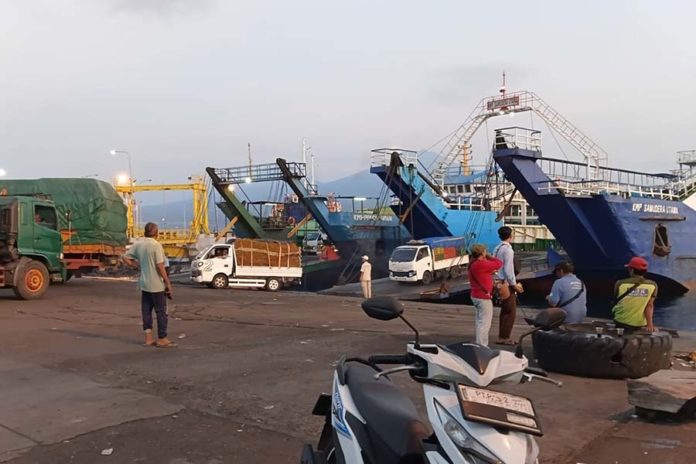 Air Laut Surut, Antrean Kendaraan Di Pelabuhan Gilimanuk Sempat Mengular 1