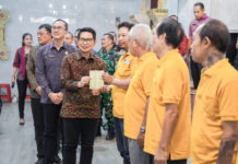 Bansos Waisak 2026 Cair, 210 KK Buddha di Badung Terima Rp2 Juta