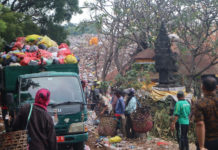 Bau Menyengat dari TPA Bengkala Ganggu Warga Desa Penyangga